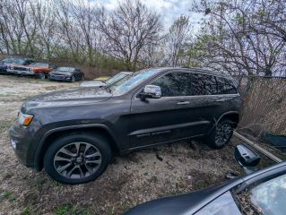 2018 Jeep Grand Cherokee Overland 4x4 - Exterior Side Driver Image
